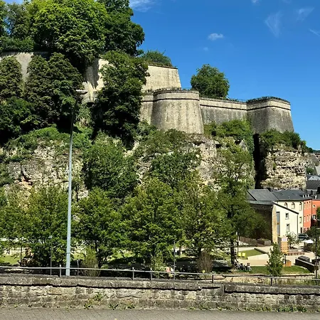 Historic Town Luxe And Epic View Guest house